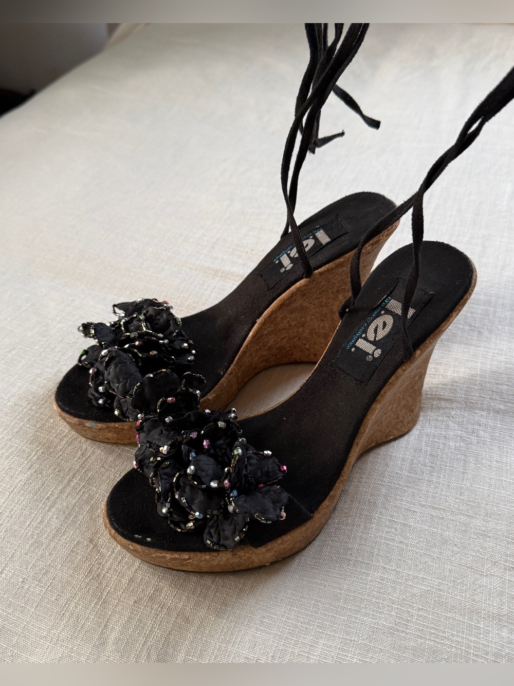 Vintage Y2K l.e.i. Black Beaded Floral Cork Wedge Sandals Size 7 whimsical